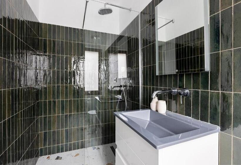 Peak Aparthotel Old Town By Cityhost