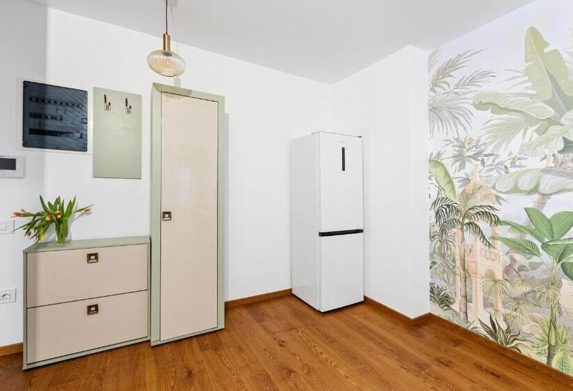 Peak Aparthotel Old Town By Cityhost