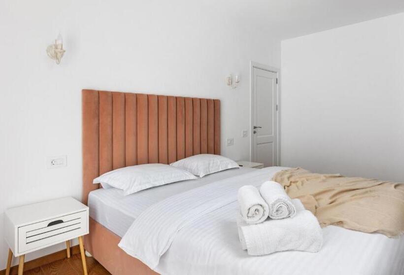 Peak Aparthotel Old Town By Cityhost