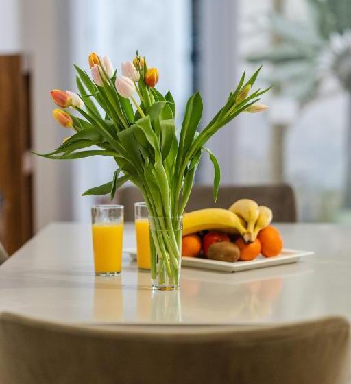 Peak Aparthotel Old Town By Cityhost