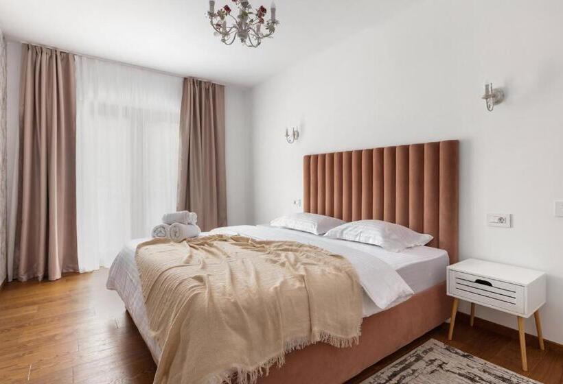 Peak Aparthotel Old Town By Cityhost