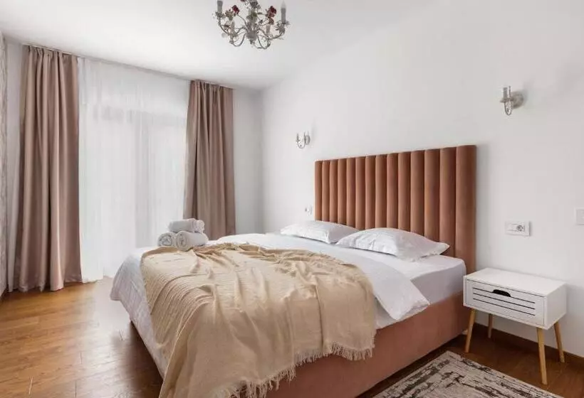 Peak Aparthotel   Old Town   By Cityhost