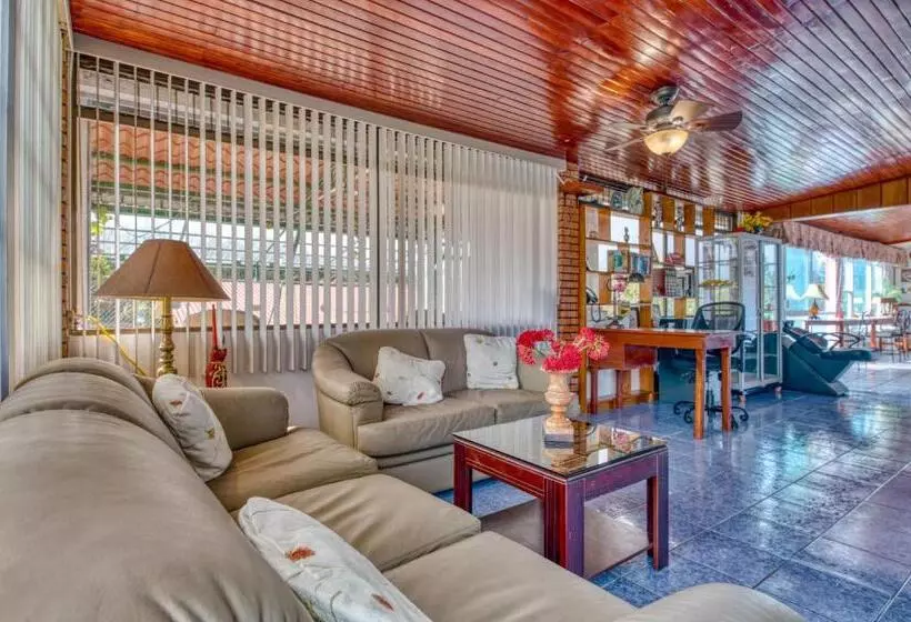 Aamiaismajoitus (B&B) Arenal Chill Inn