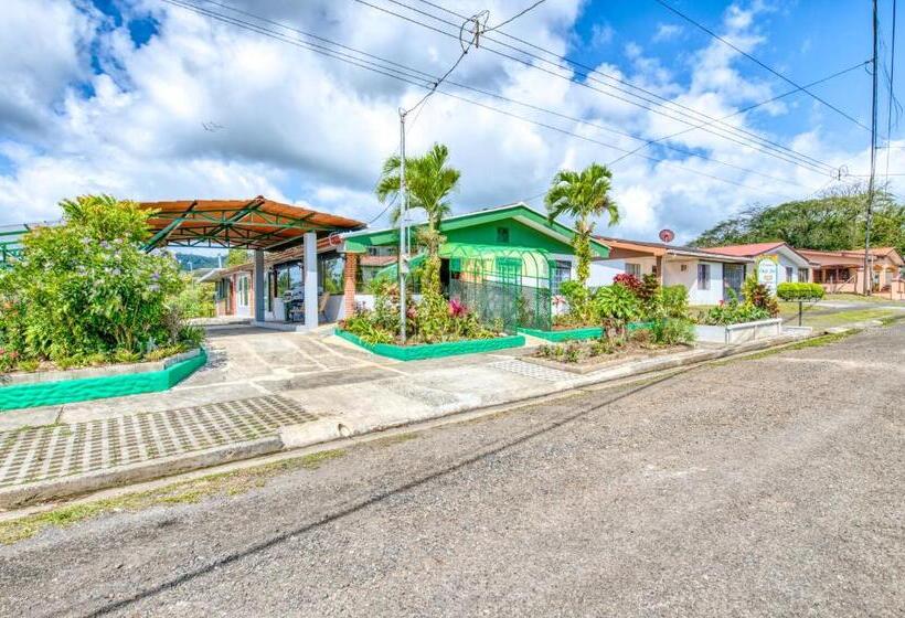 민박 Arenal Chill Inn