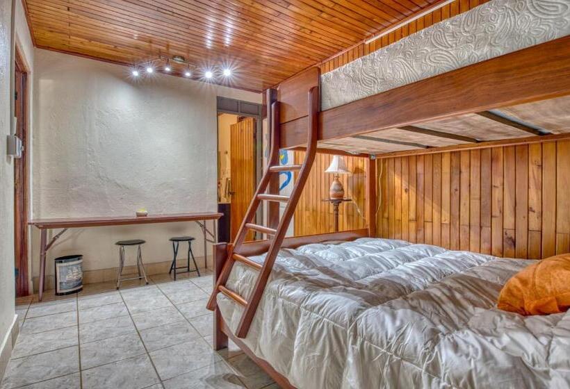 민박 Arenal Chill Inn