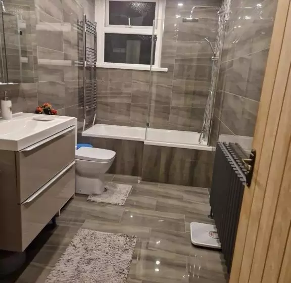 Aamiaismajoitus (B&B) Kayumba Properties Ltd