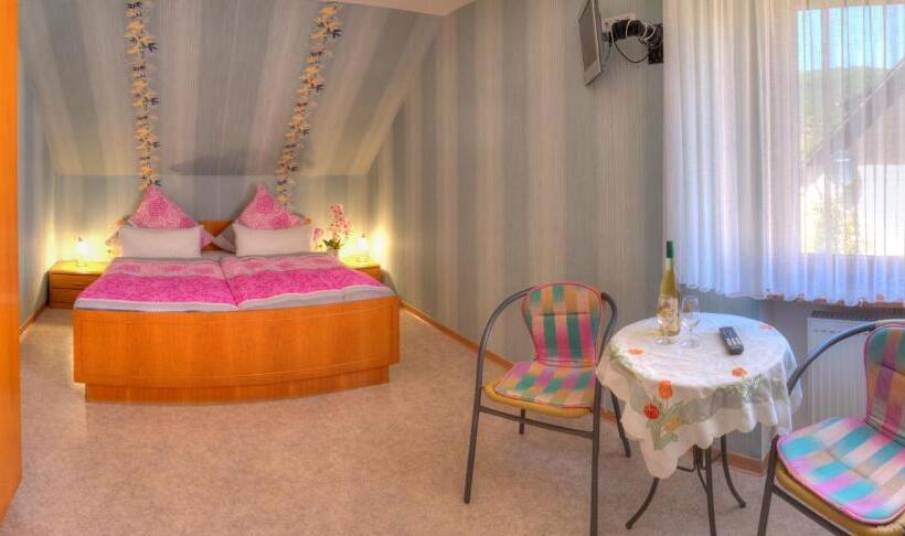 Bed and Breakfast Weingut Und Pension Markus Kochems