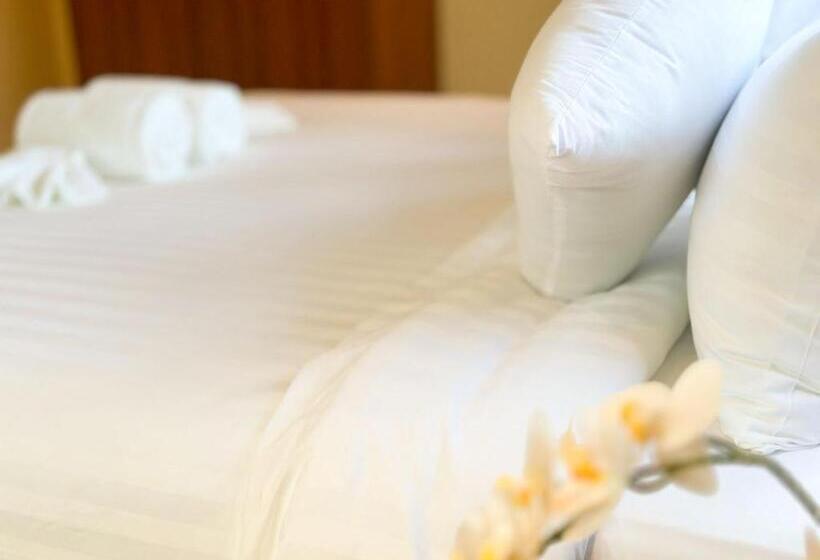 Botanic Boutique Hotel Surin Beach