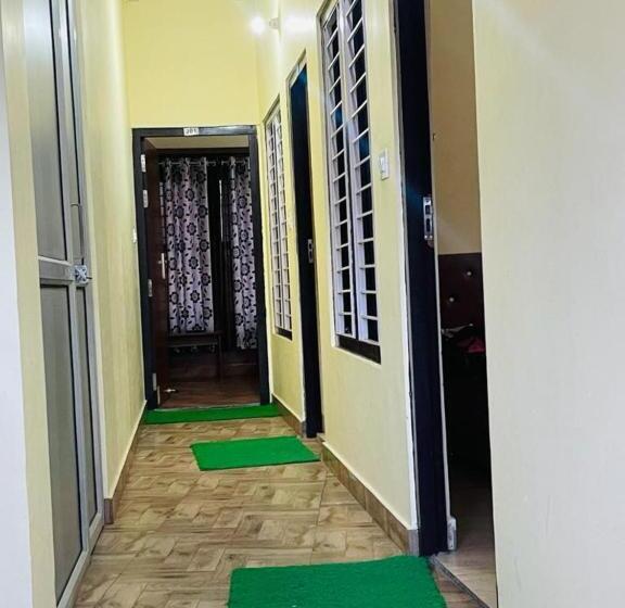 پانسیون The Oak Roots Homestay/