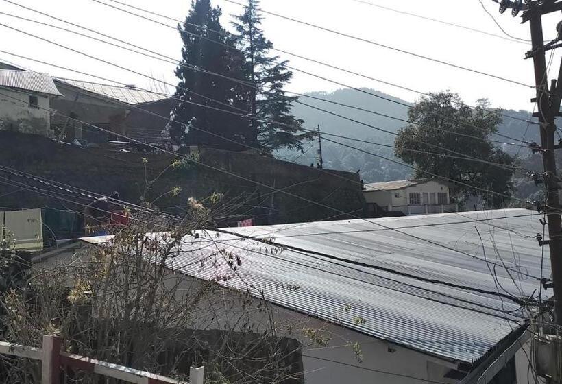 پانسیون The Oak Roots Homestay/