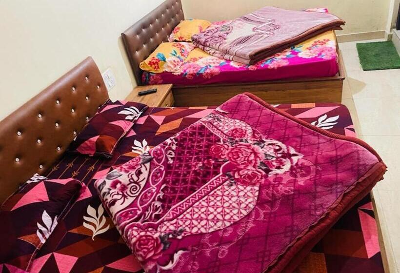 پانسیون The Oak Roots Homestay/