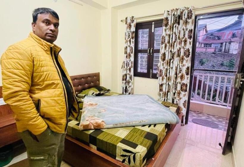 پانسیون The Oak Roots Homestay/