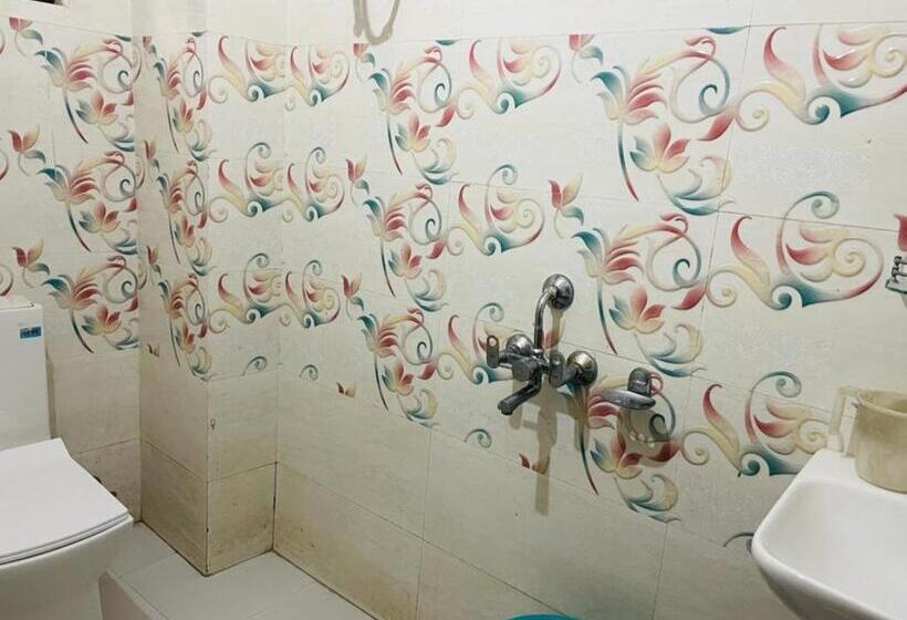 پانسیون The Oak Roots Homestay/