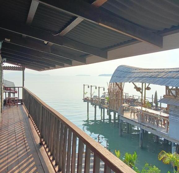 פנסיון Tonmai Suite Ii