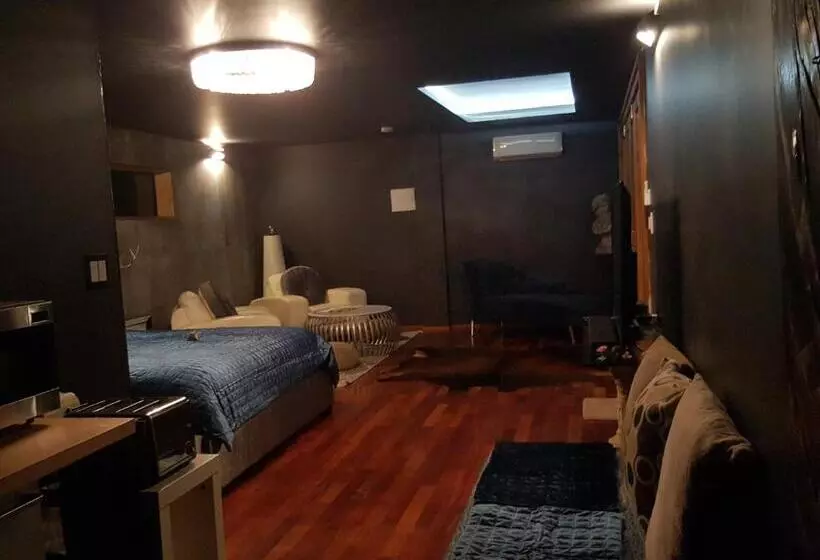 ペンション Mudstone Spa Retreat
