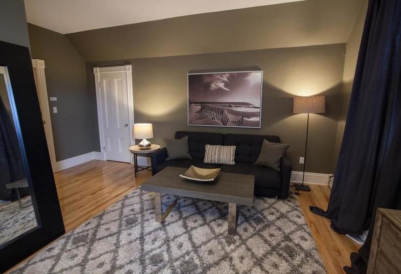 تختخواب و صبحانه The Hillhurst Inn