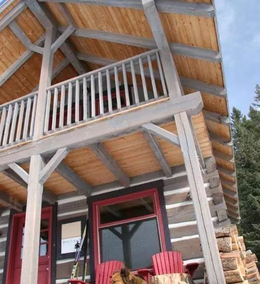 هتل Nipika Mountain Resort