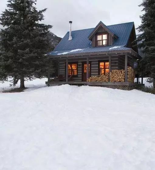 هتل Nipika Mountain Resort