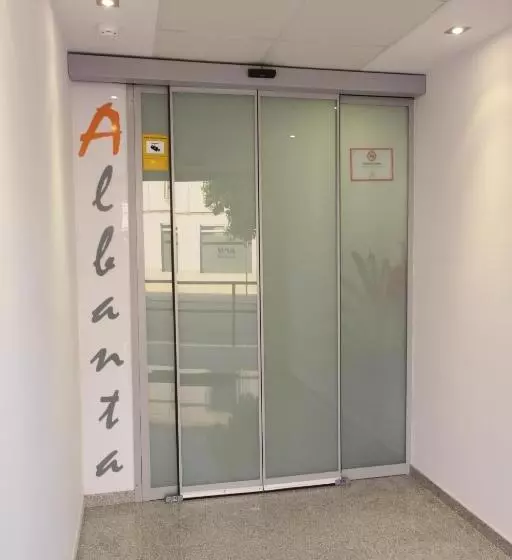 Hotelli Albanta