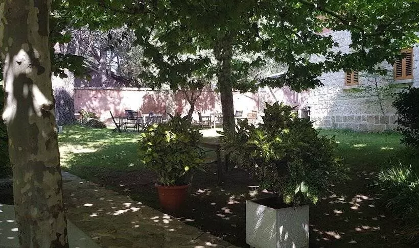 Hotel Sara De Ur