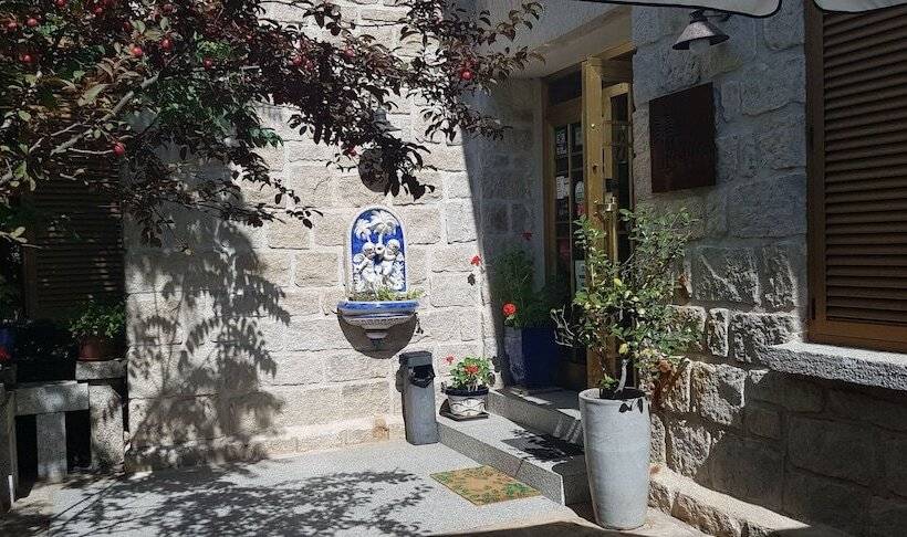 Отель Sara De Ur