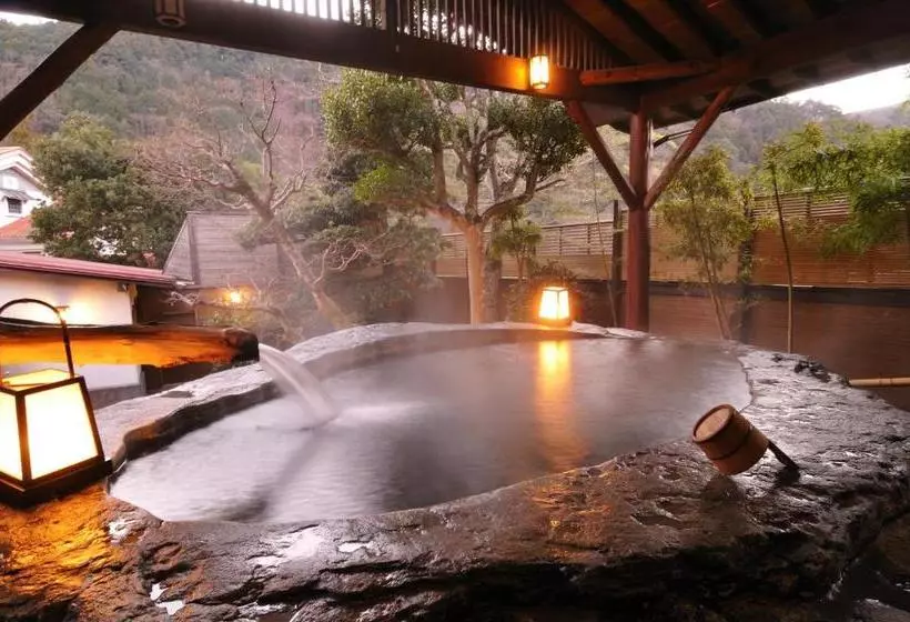 旅館 Shirakabeso
