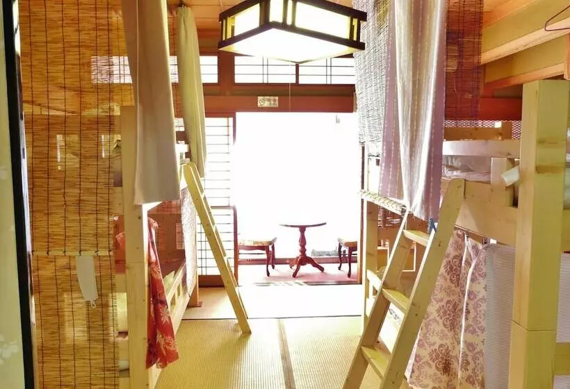 Takama Guest House   Hostel