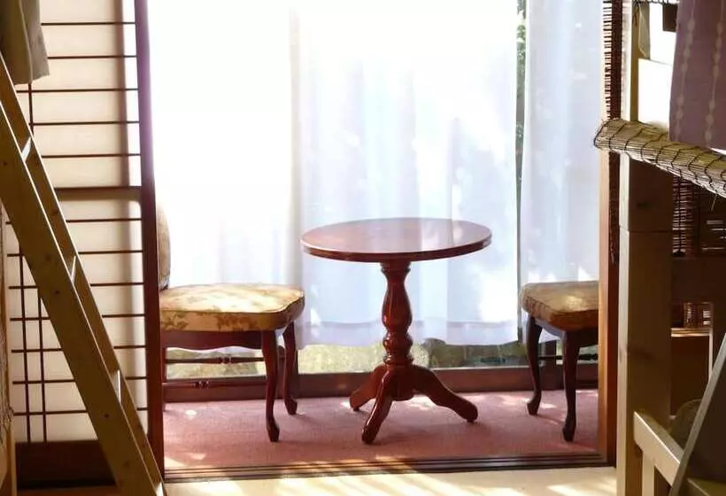 Takama Guest House   Hostel
