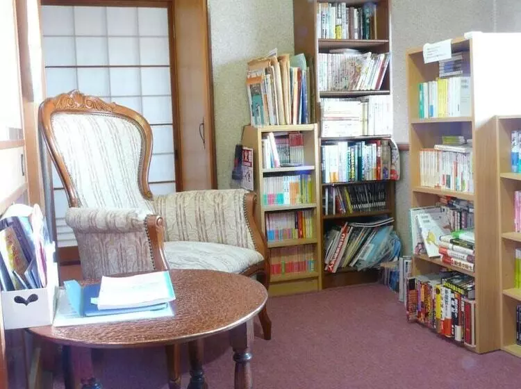 Takama Guest House   Hostel