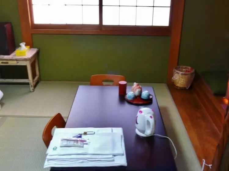 Takama Guest House   Hostel