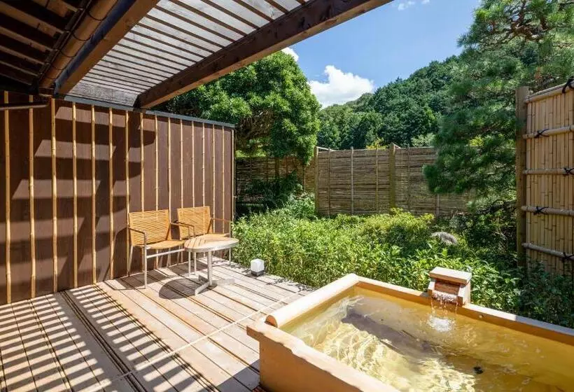 旅館 Shirakabeso