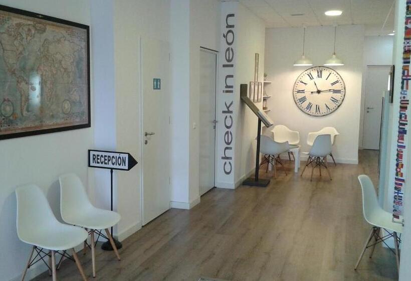 هاستل Check In León