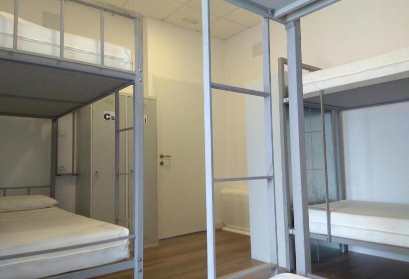 هاستل Check In León