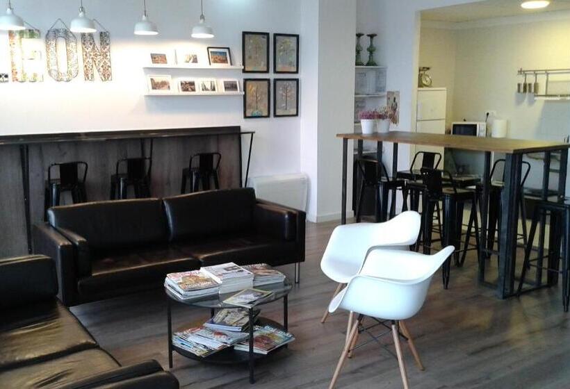 هاستل Check In León