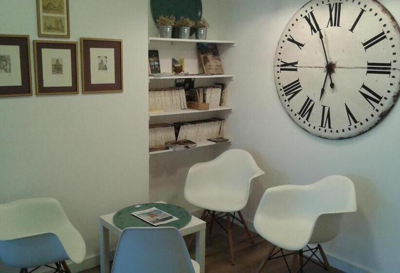 هاستل Check In León