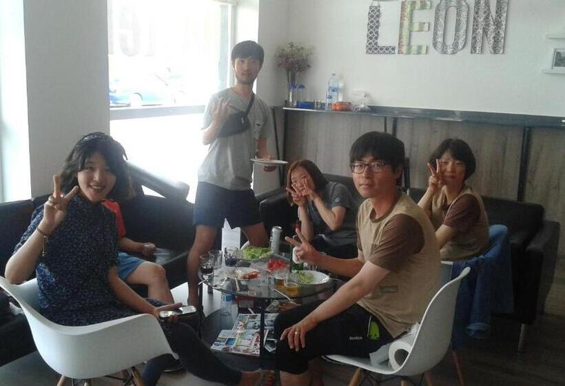 هاستل Check In León