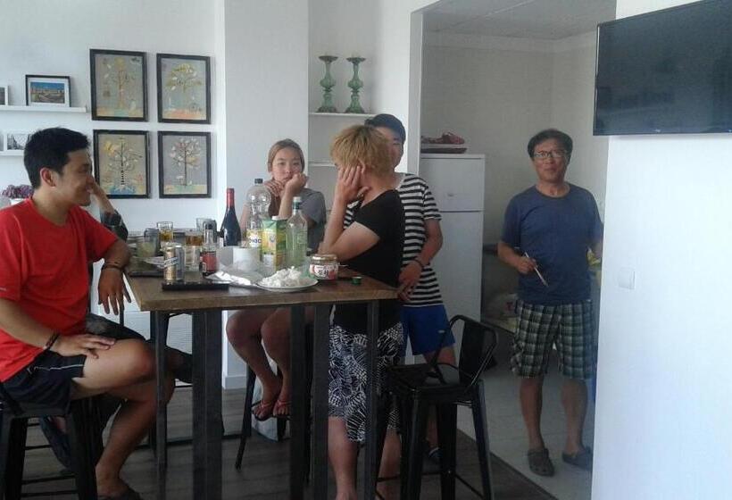 هاستل Check In León