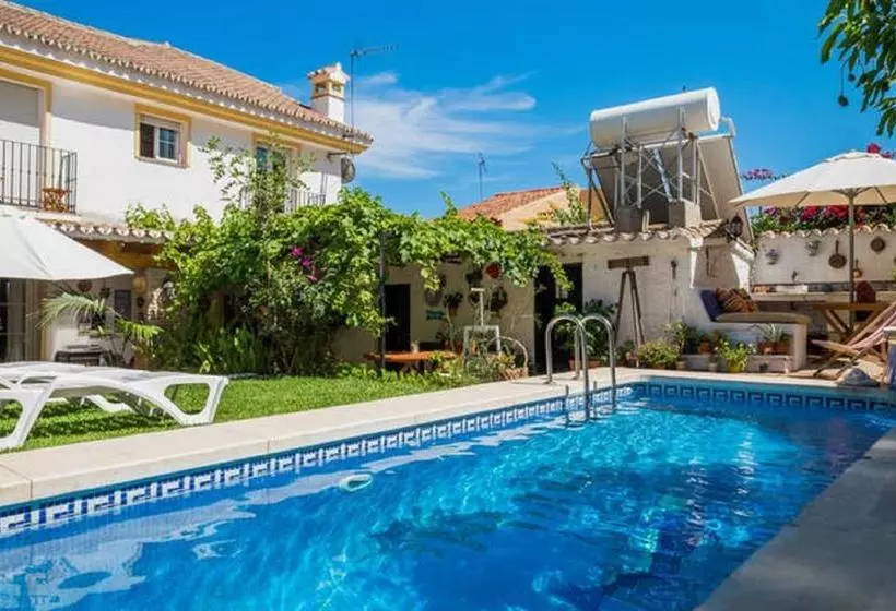 تختخواب و صبحانه At Home In Malaga Stay & Solo Travellers
