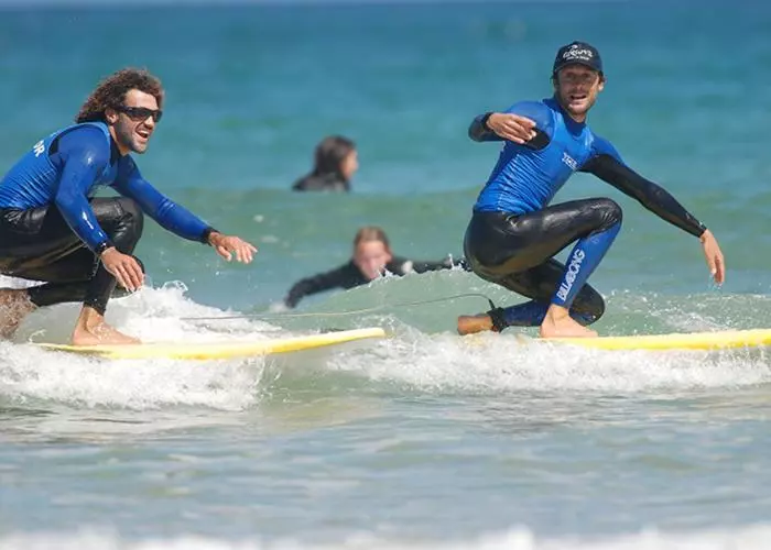 تختخواب و صبحانه La Curva Surfhouse   Hostel
