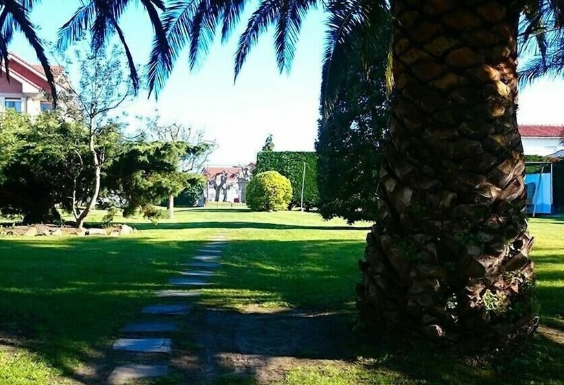 تختخواب و صبحانه La Curva Surfhouse   Hostel