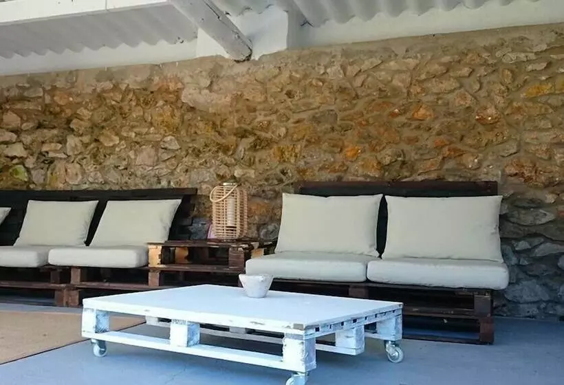 تختخواب و صبحانه La Curva Surfhouse   Hostel