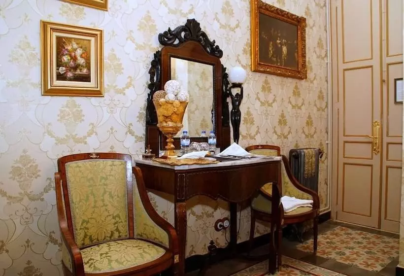 تختخواب و صبحانه Sitges Royal Rooms