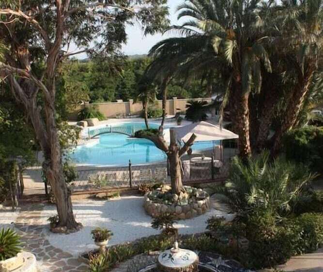 בית מלון כפרי Casa Ceremines