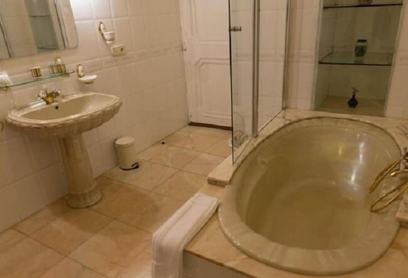 בית מלון כפרי Casa Ceremines