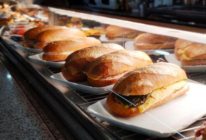 Отель área De Calahorra