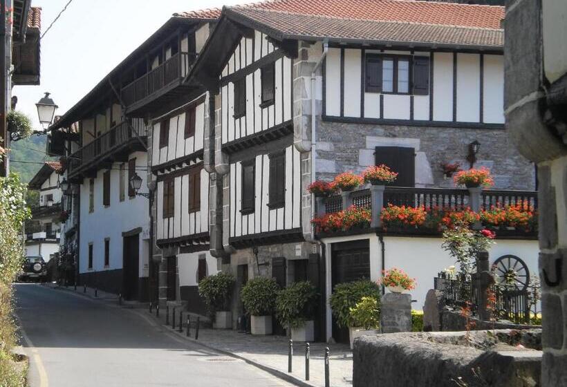 Larraenea Bed And Breakfast