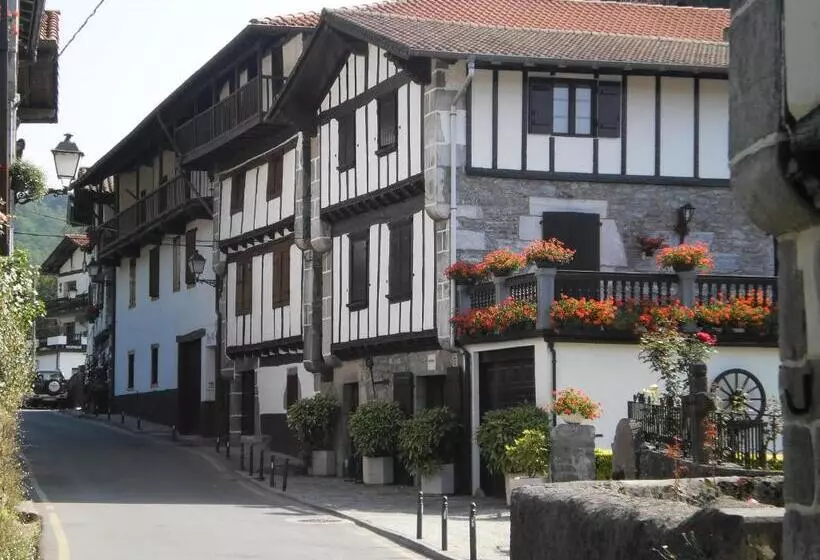 Larraenea Bed And Breakfast