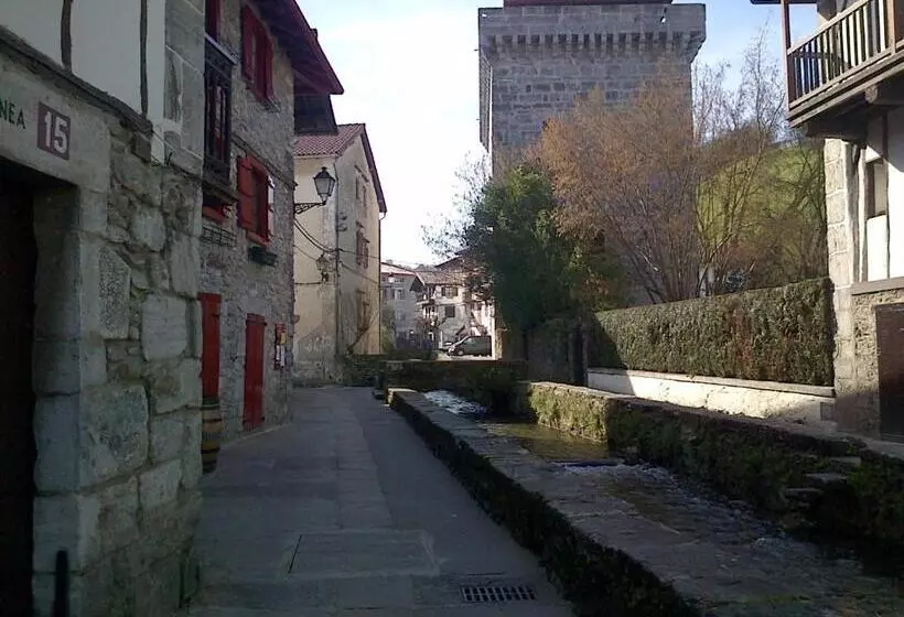 Larraenea Bed And Breakfast