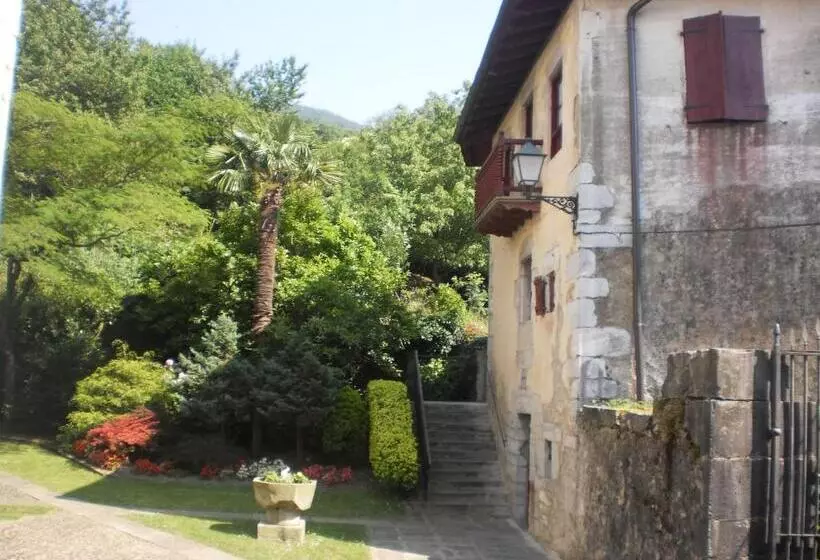 Larraenea Bed And Breakfast