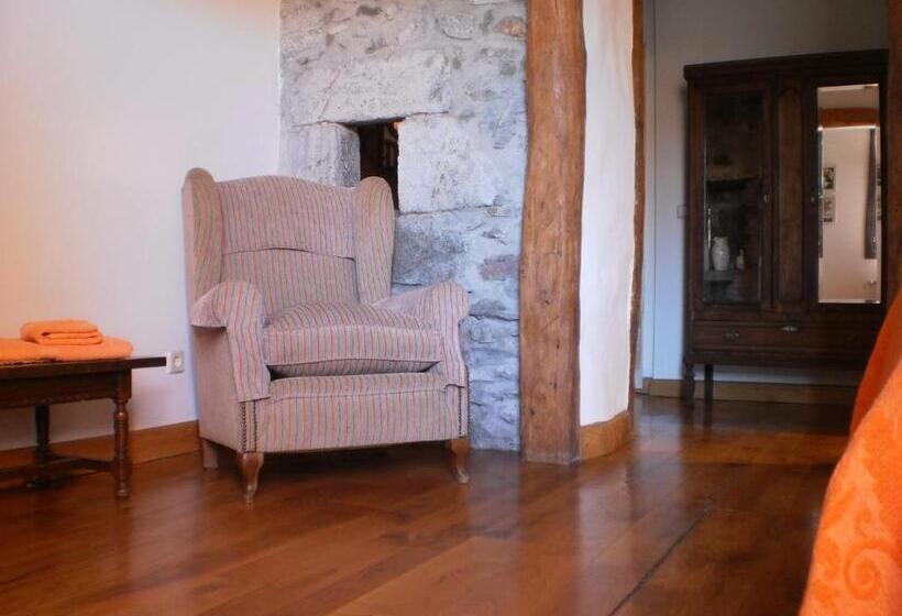 Larraenea Bed And Breakfast